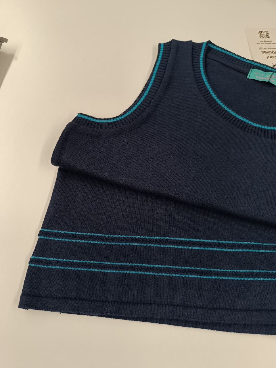 Navy blue sleveless shirt