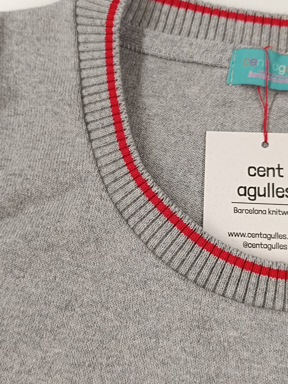 Sleveless grey-red shirt