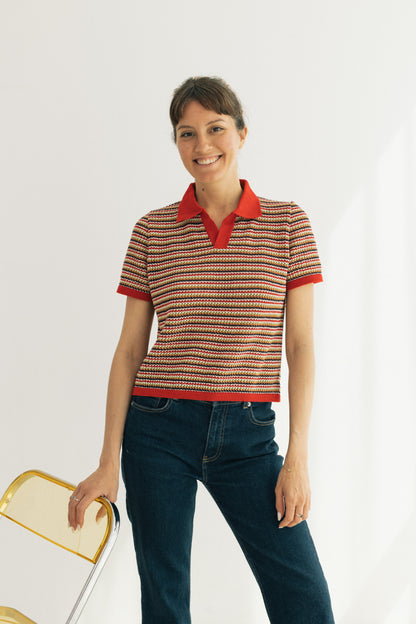 Polo vermell de ratlles