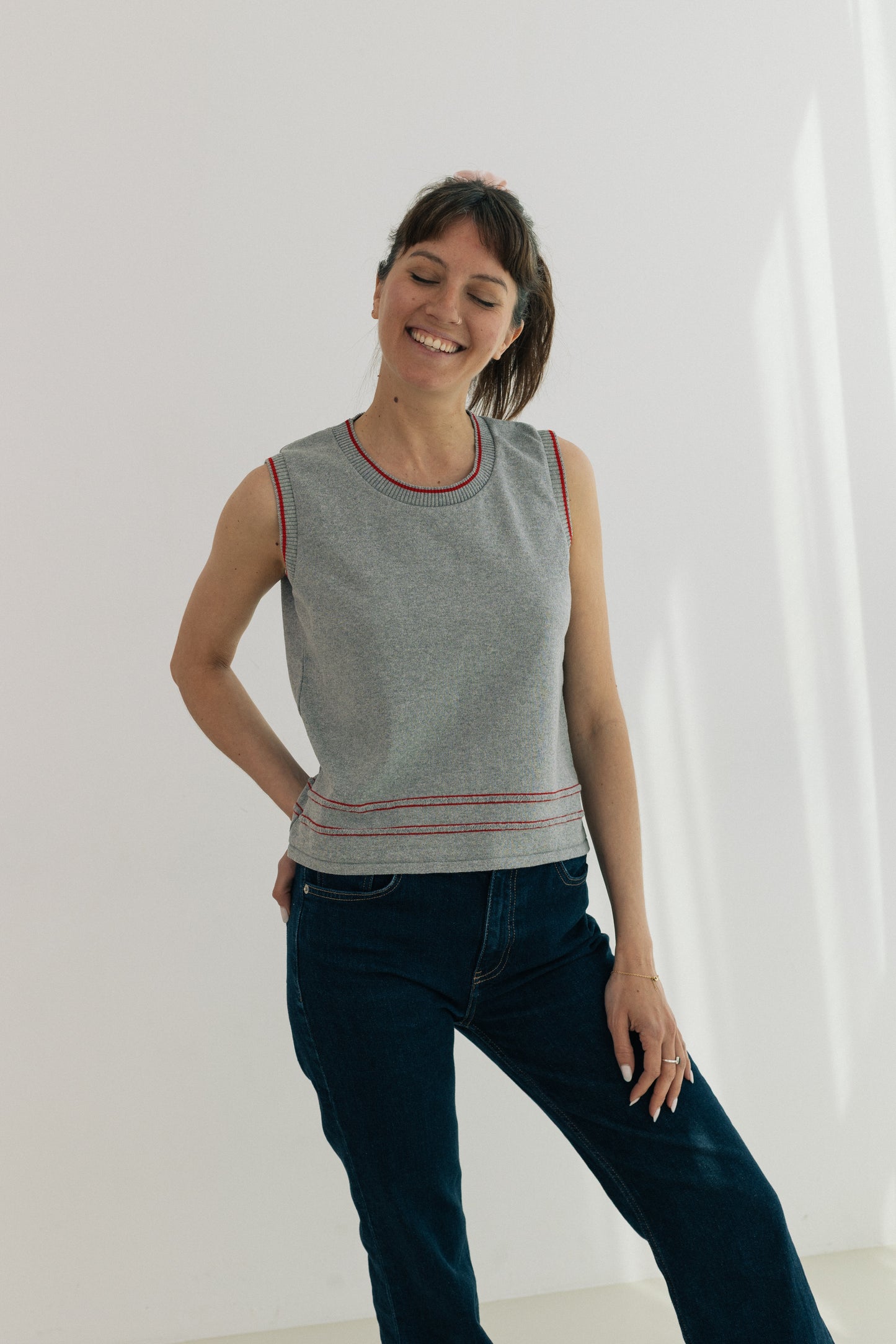 Armilla gris-ribet vermell