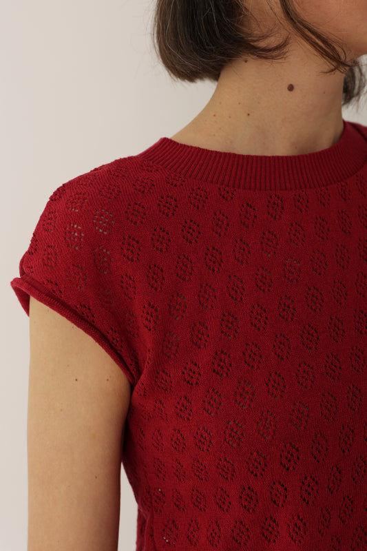 Sleveless grey-red shirt